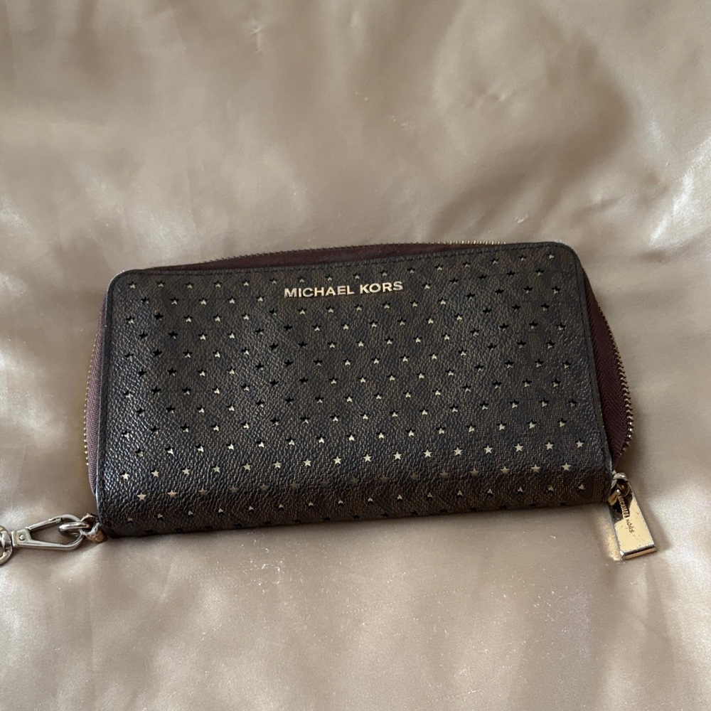 Michael Kors wrestle star design